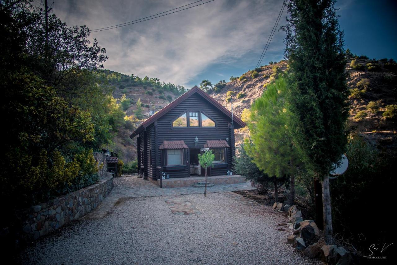 *2 bdr log house /mountains/Queen bed/fireplace Gourri Buitenkant foto