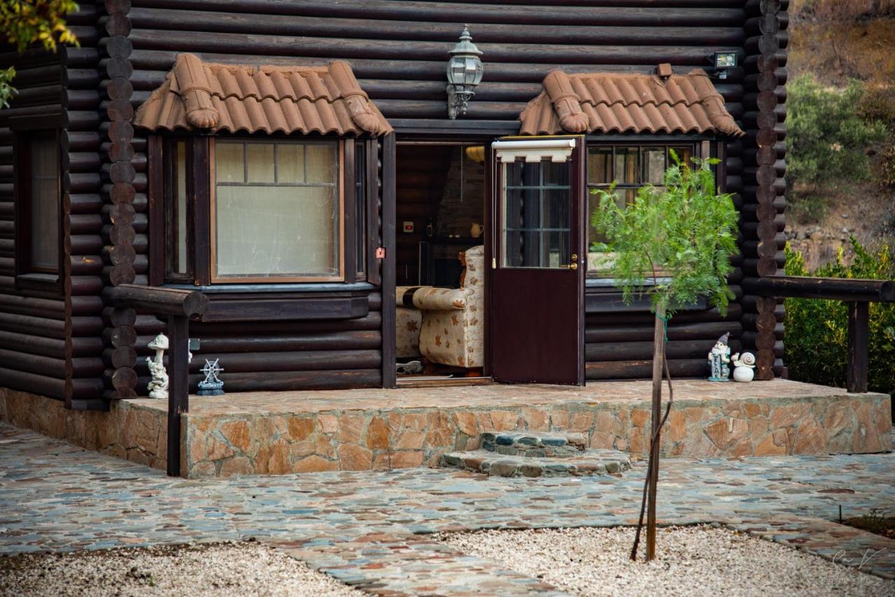 *2 bdr log house /mountains/Queen bed/fireplace Gourri Buitenkant foto