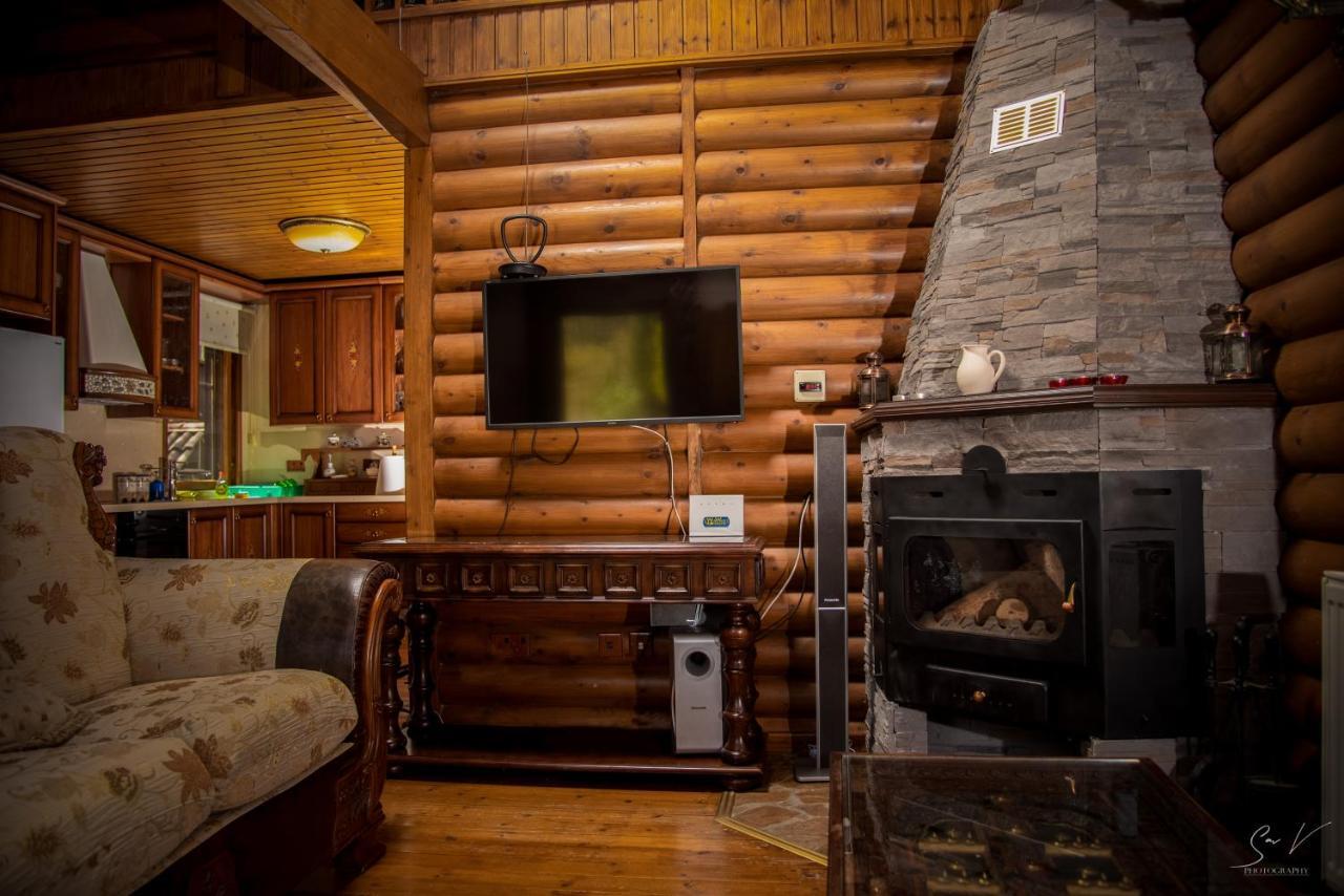 *2 bdr log house /mountains/Queen bed/fireplace Gourri Buitenkant foto