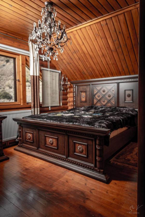 *2 bdr log house /mountains/Queen bed/fireplace Gourri Buitenkant foto