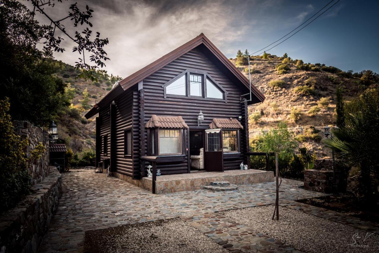*2 bdr log house /mountains/Queen bed/fireplace Gourri Buitenkant foto