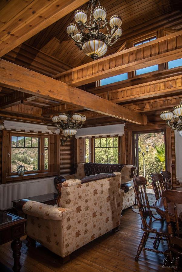 *2 bdr log house /mountains/Queen bed/fireplace Gourri Buitenkant foto